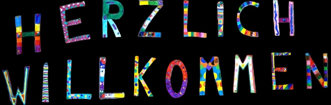 Herzlich willkommen – von Kindern bunt gestaltete Buchstaben